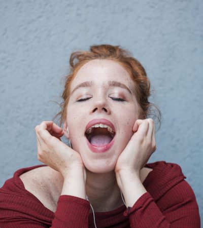 portrait-pretty-redhead-woman